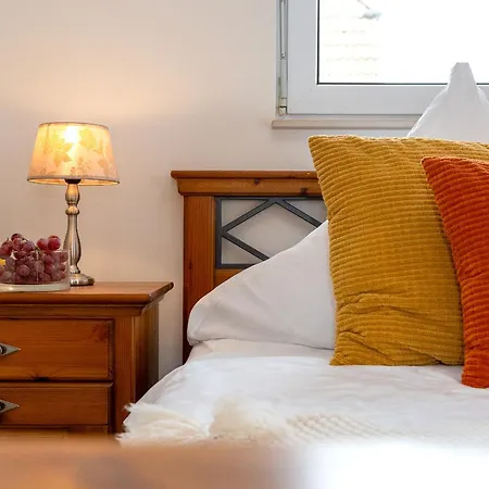 52 6, Lindenweg 6 F *